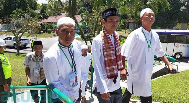 Tausiah Perdana, UAS Ajak Beramal Harta