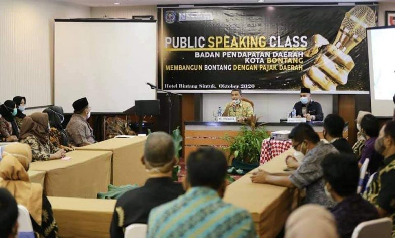 Tingkatkan SDM Bapenda Bontang Menggelar Public Speaking Class