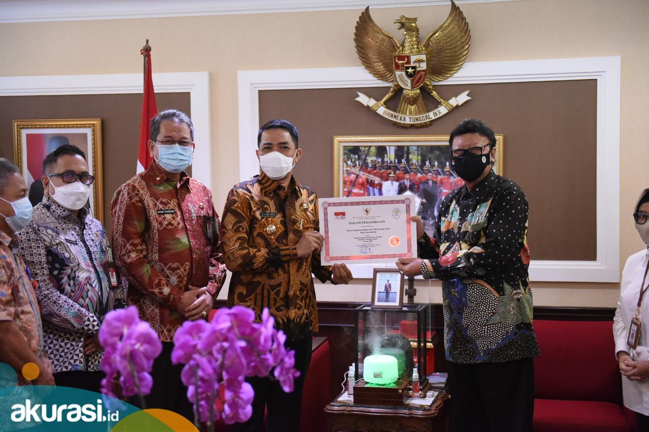 Raih Penghargaan Pelayanan Publik, Andi Harun: Terima Kasih Syaharie Jaang dan Barkati