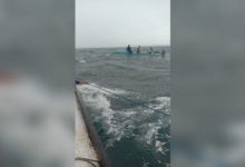 Ketinting Mancing Terbalik Dihantam Badai, Warga Guntung Nyaris Tenggelam di Tenggara Kedindingan