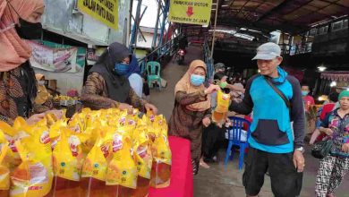 Penurunan harga minyak goreng di Februari 2022 lalu sempat menyebabkan kelangkaan sebab adanya pembatasan distribusi dari distributor pusat. (Devi Nila Sari/bisque-mole-706934.hostingersite.com)