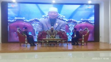 Ulama kharismatik asal Sulawesi Selatan, Prof Dr AG H.M.Faried Wadjedy.,Lc.,MA, (tengah) menjadi pemateri utama di seminar zakat nasional. (Yusva Alam for bisque-mole-706934.hostingersite.com)