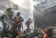 Pesawat Cessna Jatuh di Fairview, Oregon: Tiga Orang Tewas dan Kebakaran Hebat Melanda