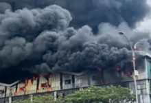 Kebakaran Hebat Melanda Pabrik Mainan Master Kidz di Kendal, 75 Persen Bangunan Terbakar