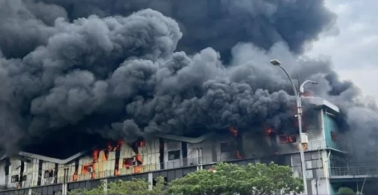 Kebakaran Hebat Melanda Pabrik Mainan Master Kidz di Kendal, 75 Persen Bangunan Terbakar
