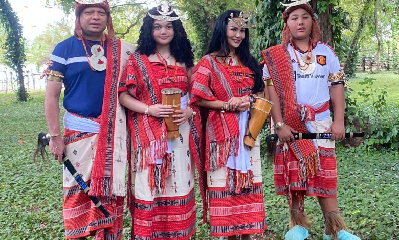 Krisdayanti Ajak Keluarga Liburan dan Promosikan Budaya Timor Leste di Pulau Jaco