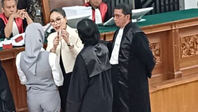 Sidang Nikita Mirzani Memanas, Reza Gladys Ungkap Alasan Pakai Outfit Abu-abu dan Ungkap Dugaan Pencemaran Nama Baik