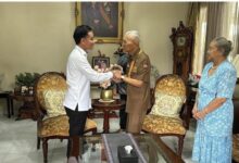 Gibran Rakabuming Bersilaturahmi ke Try Sutrisno, Sampaikan Undangan HUT ke-80 RI